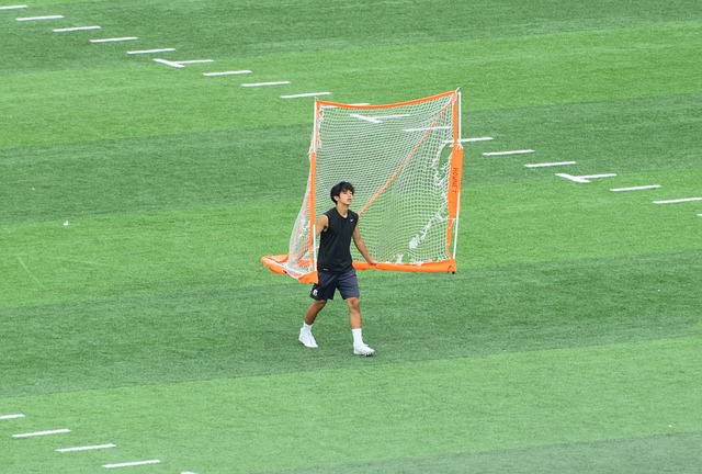 作且坚称