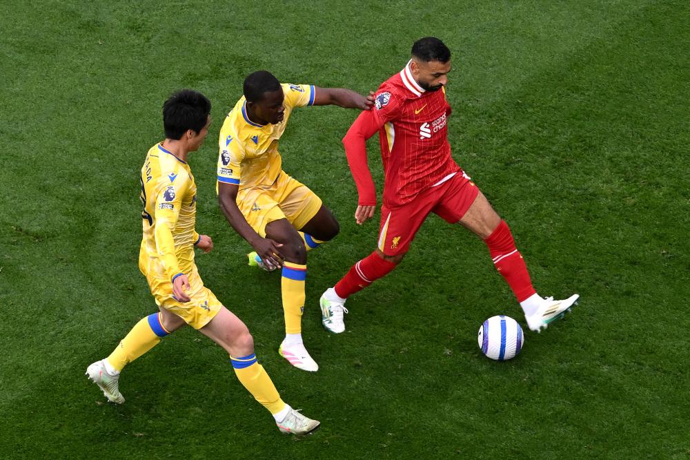 核心缺阵！布克因伤缺席对雷霆的NBA杯关键战