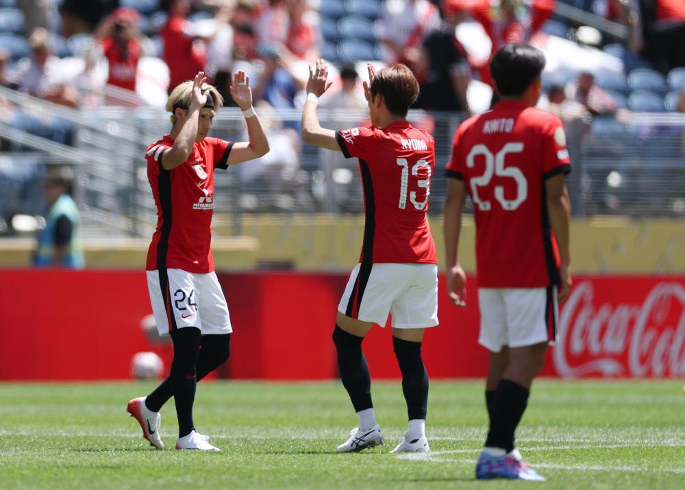 今日亚泰降级，而昨日以亚泰梯队为班底的泰州队夺得苏超冠军